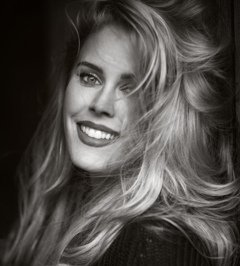 Business headshot by Marcus Boéll – blonde woman with a big, natural smile